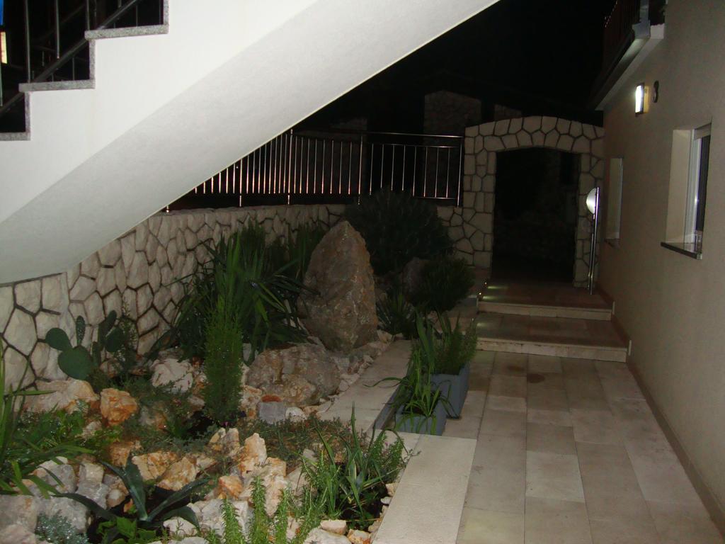 Apartments Ilona Novi Vinodolski Exterior photo