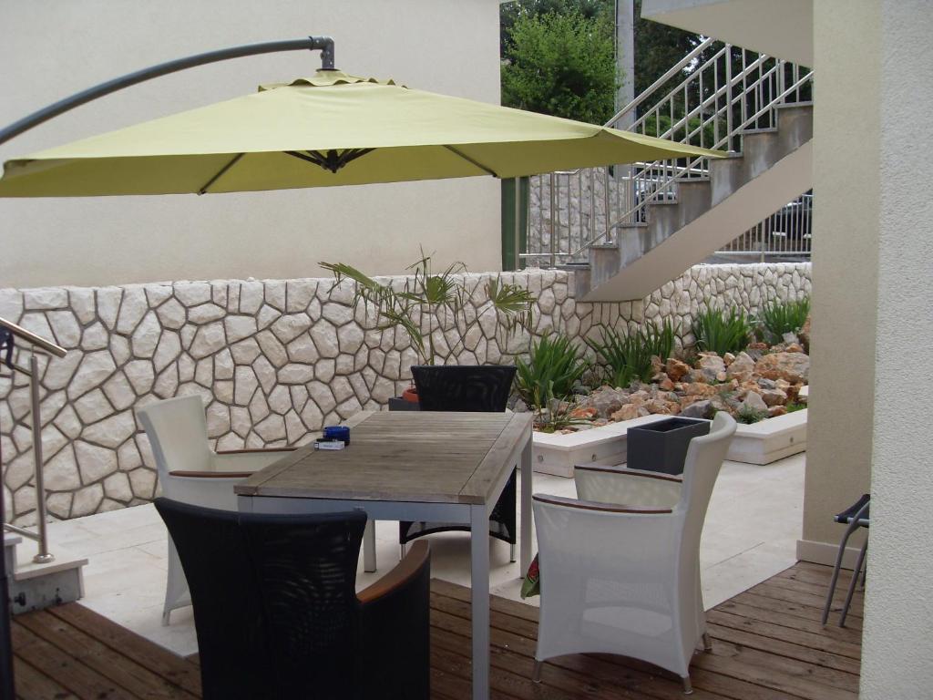 Apartments Ilona Novi Vinodolski Exterior photo