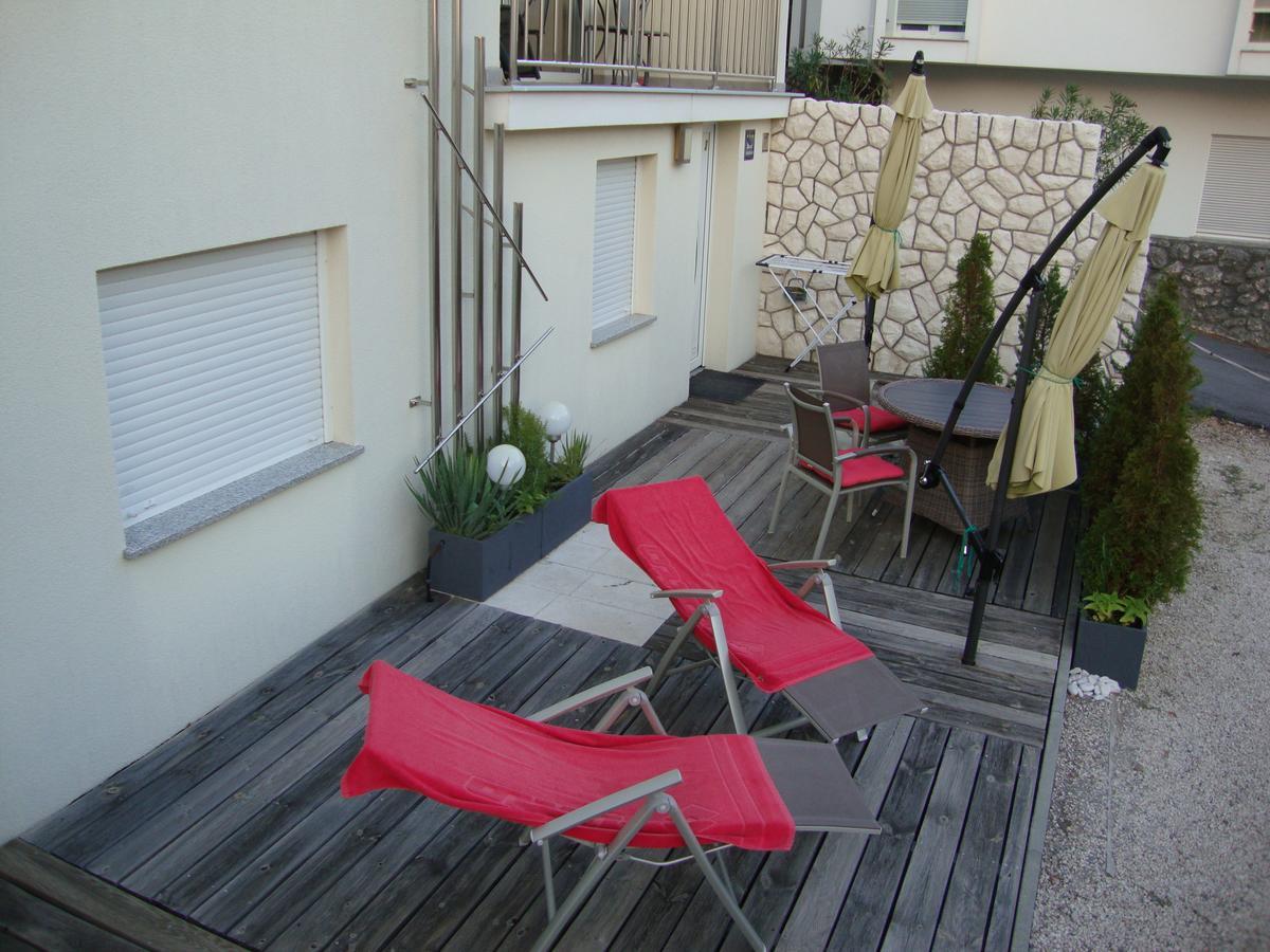 Apartments Ilona Novi Vinodolski Exterior photo